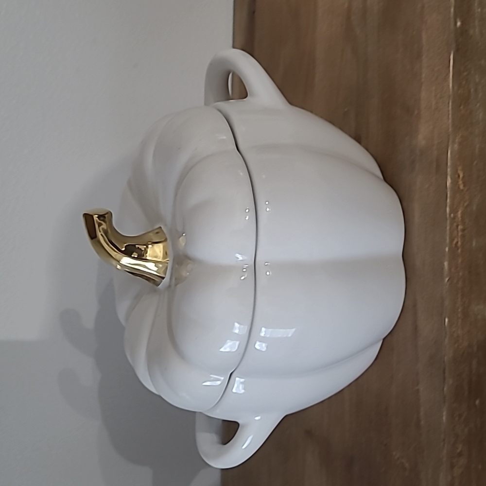 White Ceramic "Pumpkin" Shaped .8 Quart Dip/Soup Dish with Lid - Picture 1 of 13
